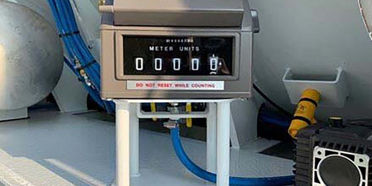 A mechanical meter, seen here attached to a volumetric concrete mixer - is usefor for scheduling periodic maintenance.